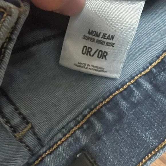 Express Super High Rise Crop Jeans Mom Jeans - Picture 11 of 13